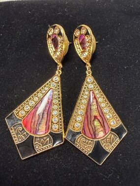 Nuri – Signed Designer Gold Geometric Earrings – Sculptural Matte Finish – Moder